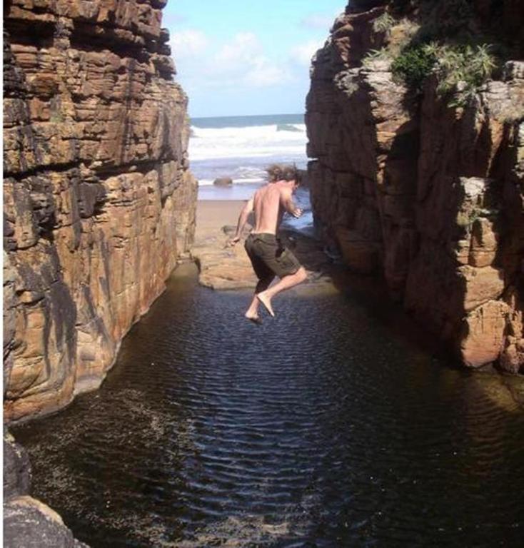Amapondo Backpacker Lodge Port Saint Johnʼs エクステリア 写真